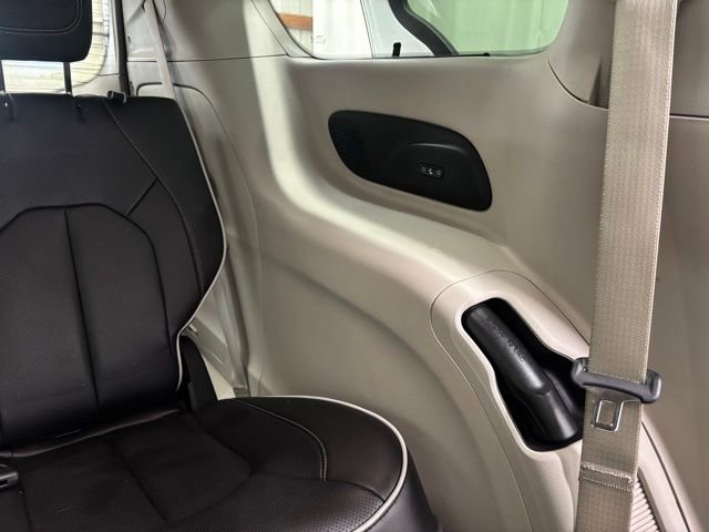 Used 2022 Chrysler Pacifica Limited image 23