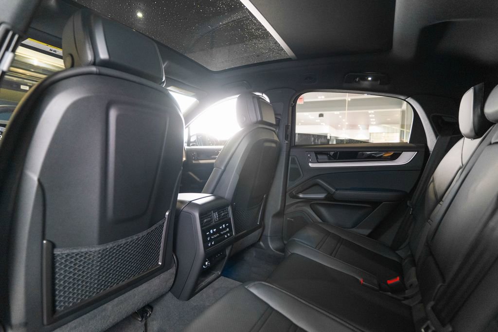 Certified 2025 Porsche Cayenne Coupe image 16