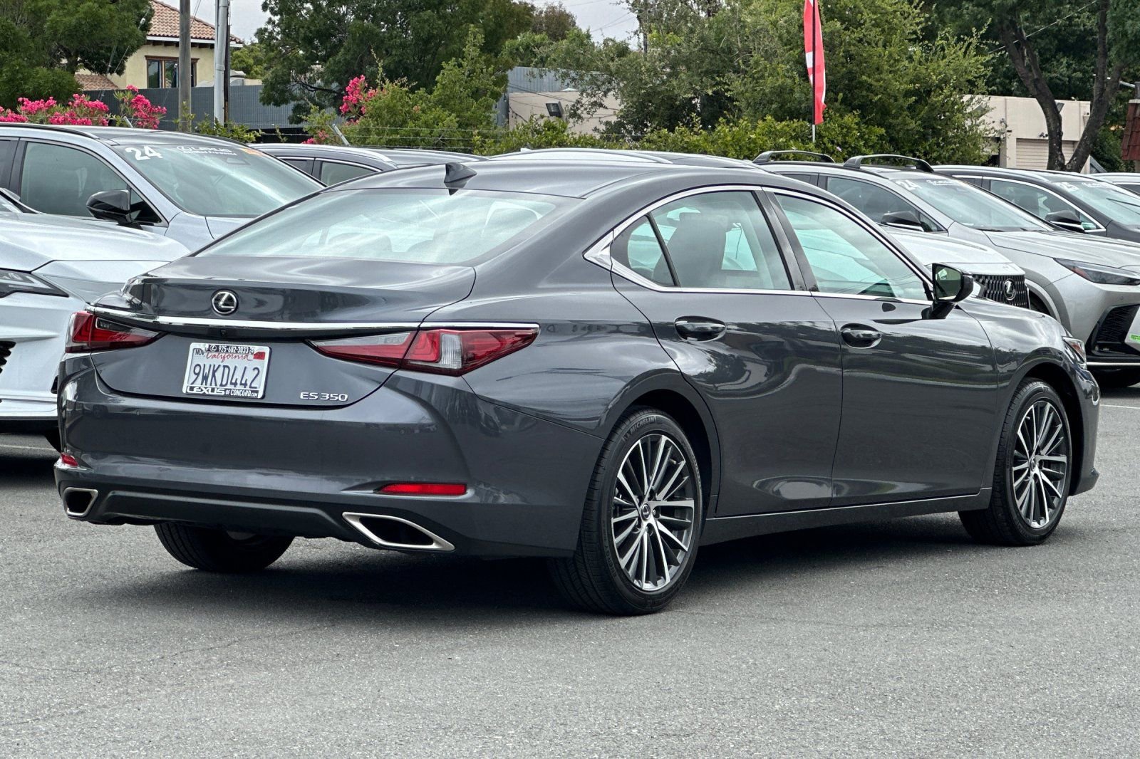 Certified 2025 Lexus ES 350 w/ Premium Package FWD image 4