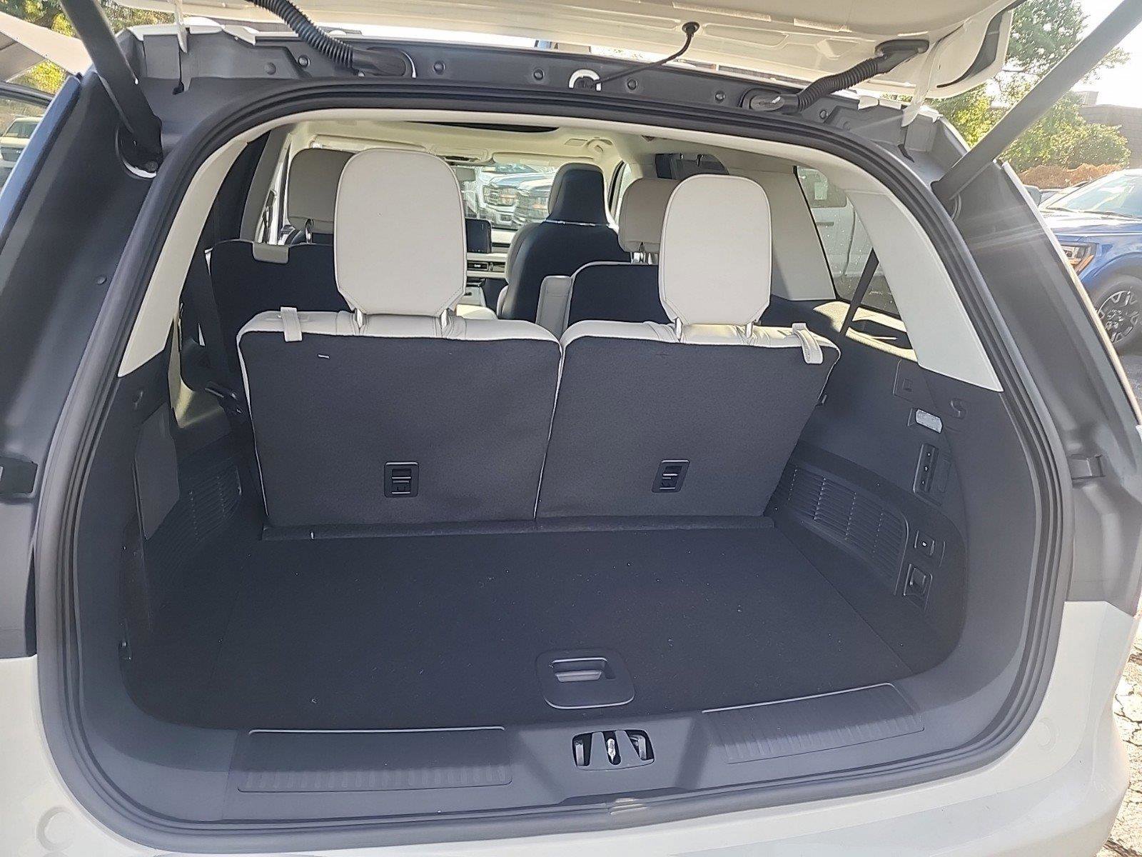 New 2025 Lincoln Aviator Reserve w/ Luxury Package image 16