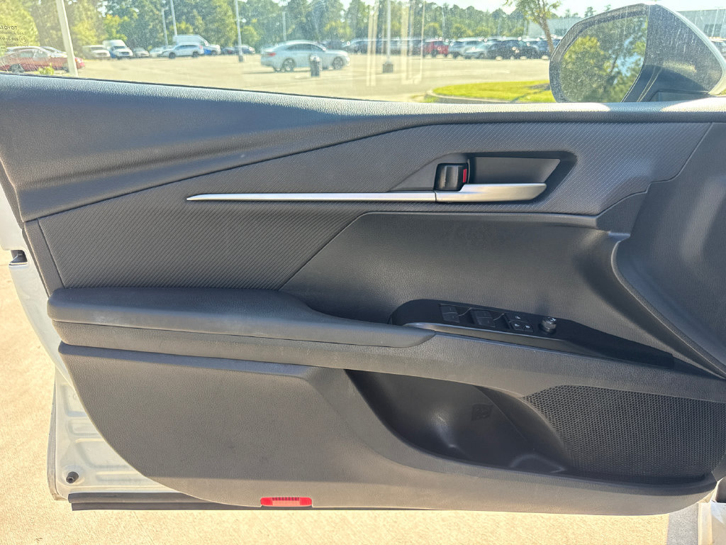Used 2025 Toyota Camry SE FWD image 13