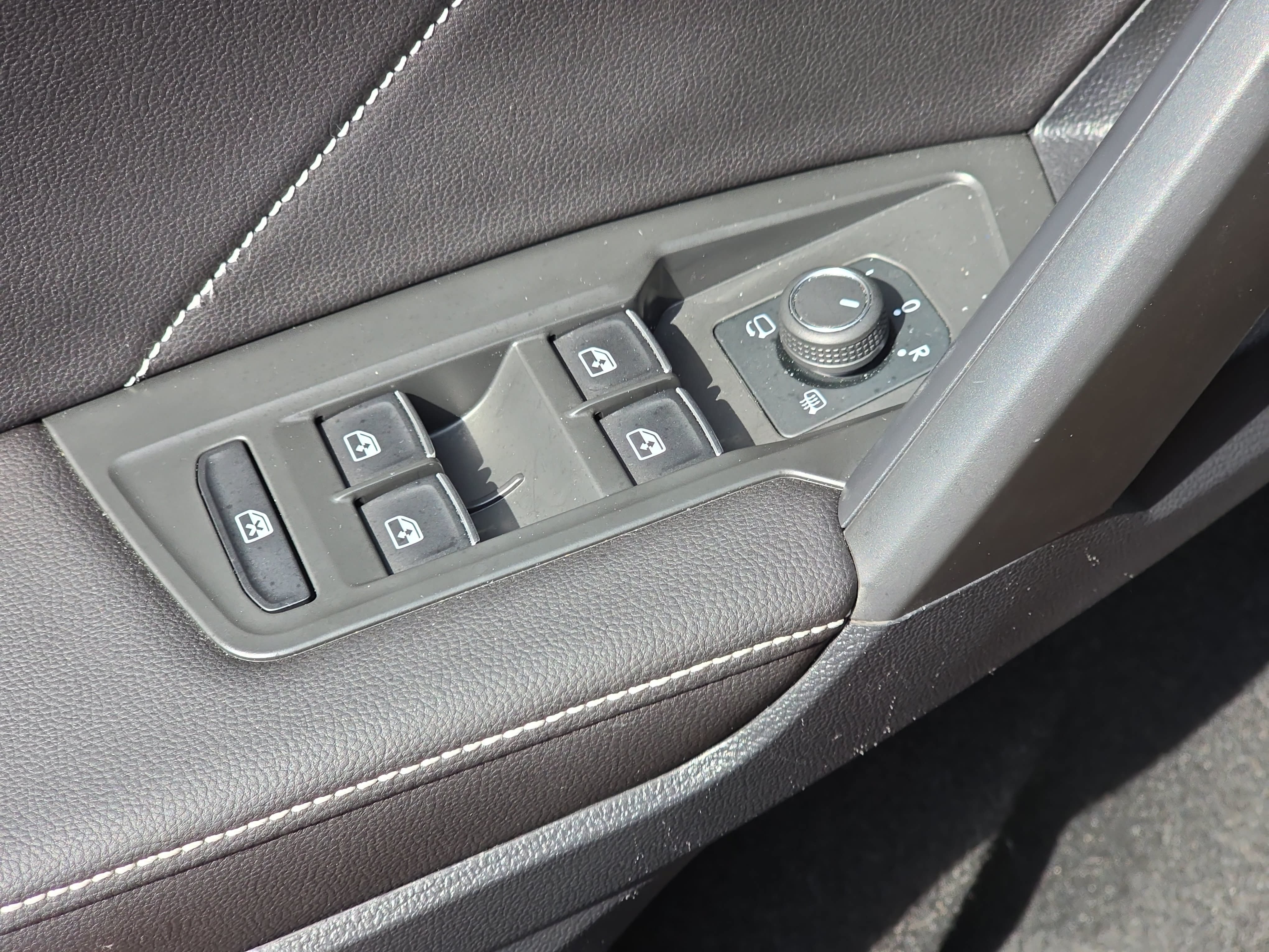 Certified 2024 Volkswagen Tiguan SEL R-Line AWD/4WD image 29