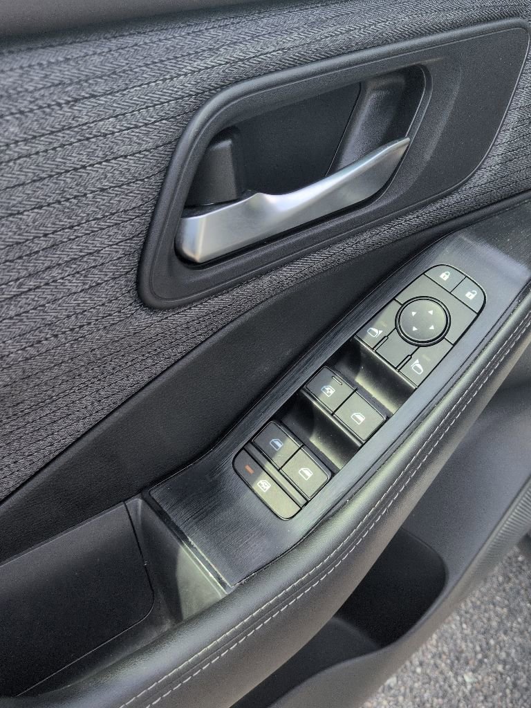 Used 2023 Nissan Rogue SV AWD/4WD image 34
