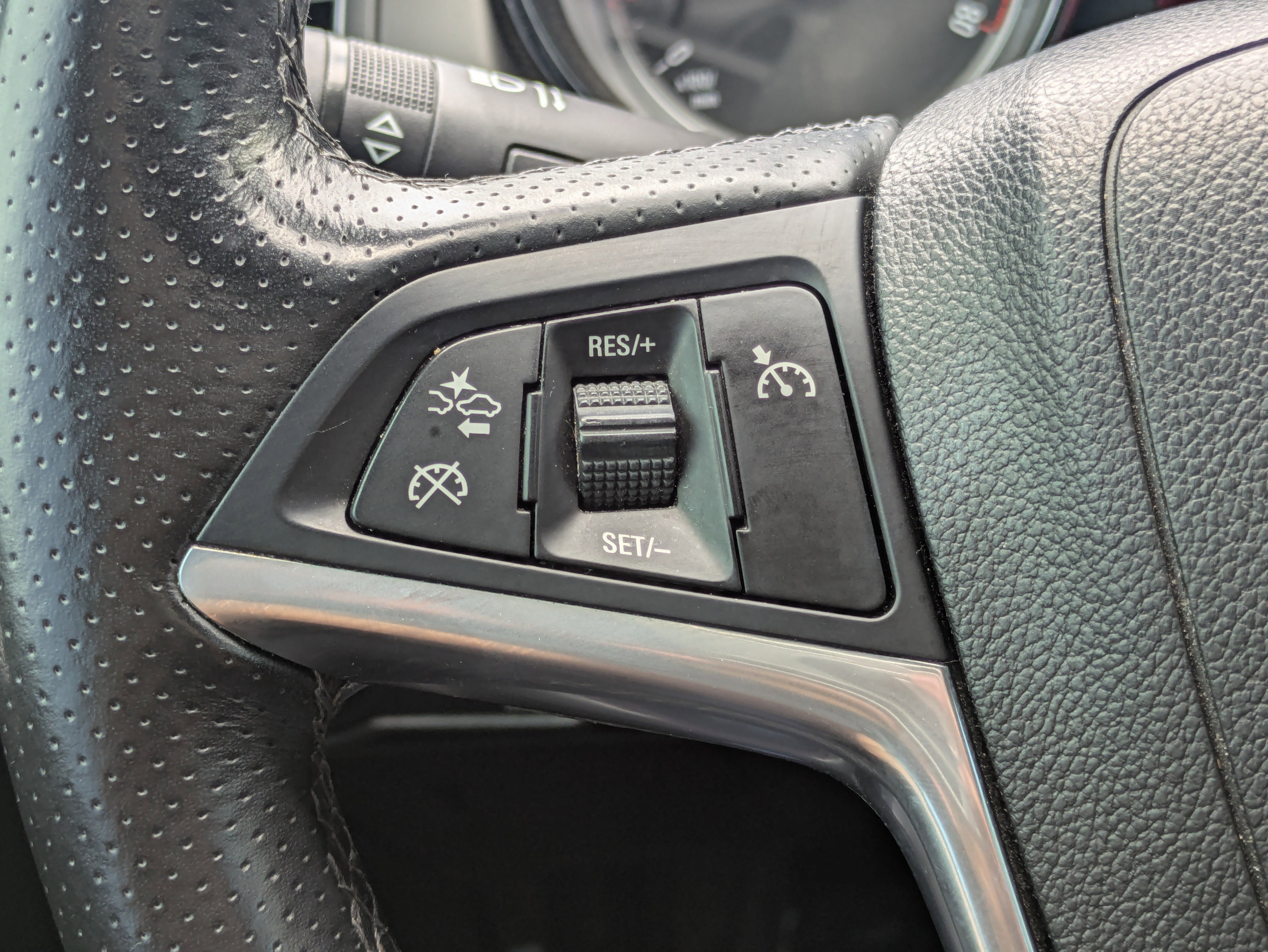 Used 2018 Buick Cascada Sport Touring w/ Dark Effects Package FWD image 22