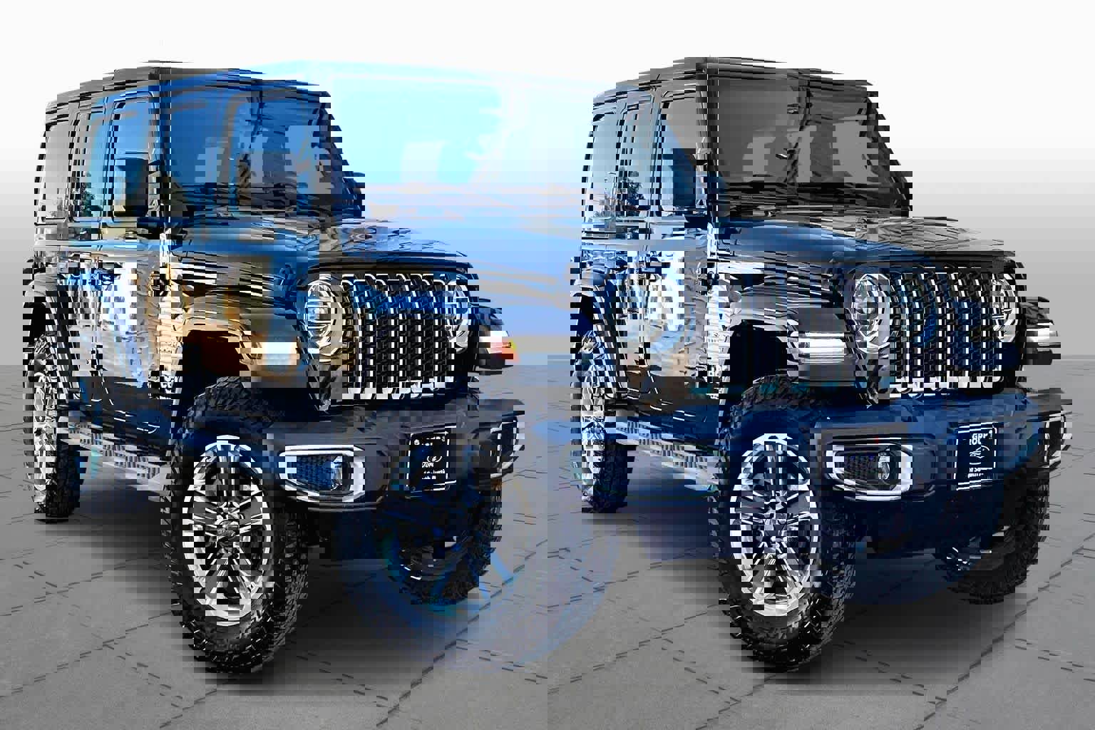 Used 2019 Jeep Wrangler Unlimited Sahara image 3