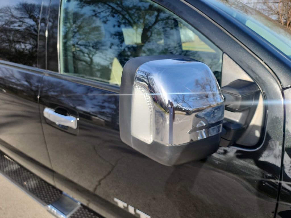 Used 2016 Nissan Titan SL AWD/4WD image 16
