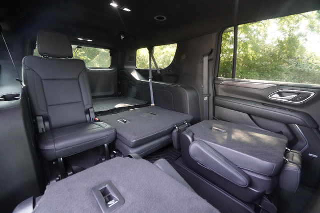 Used 2022 Chevrolet Suburban Z71 w/ Z71 Off-Road Package AWD/4WD image 25