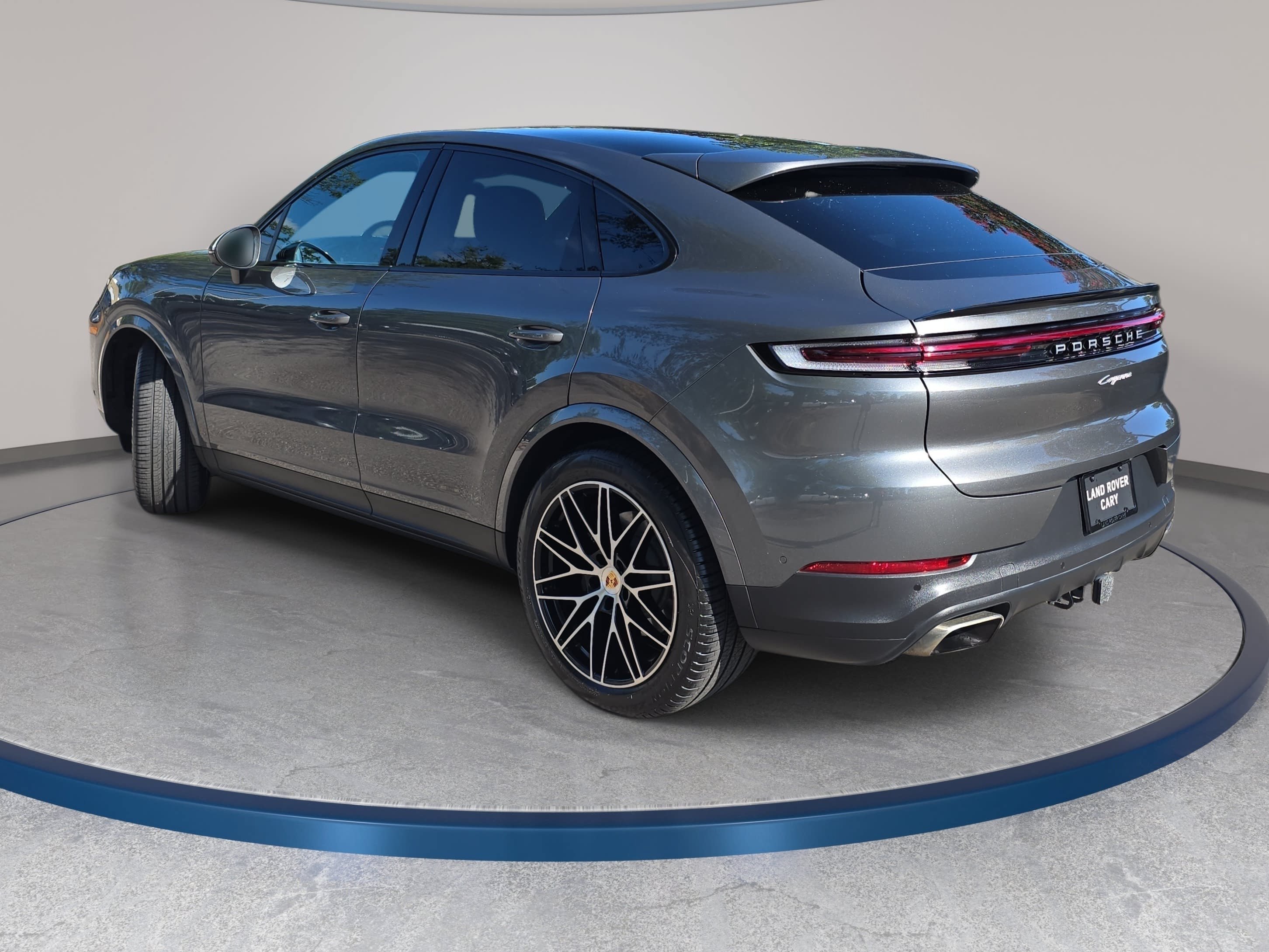 Used 2024 Porsche Cayenne Coupe AWD/4WD image 7