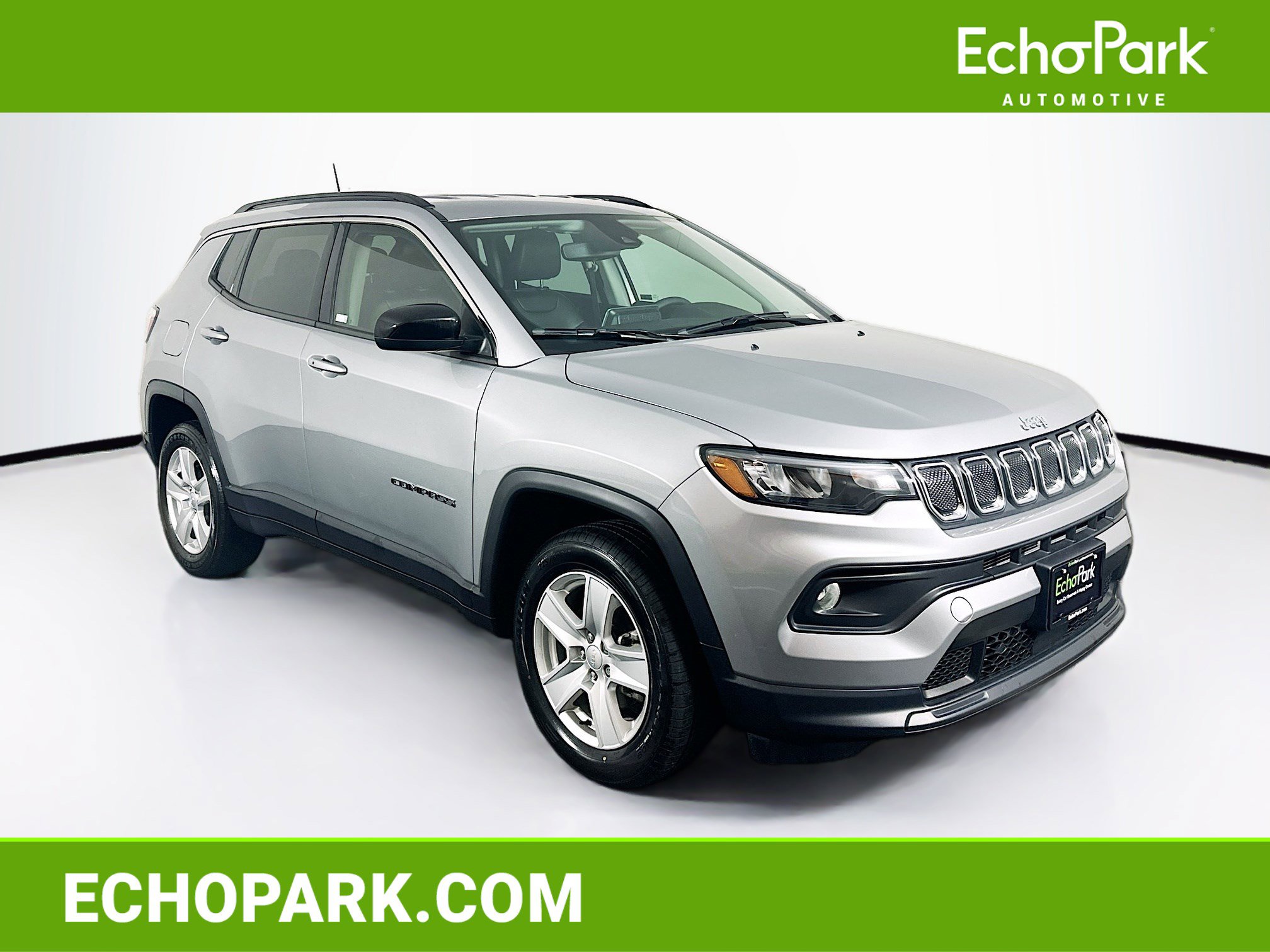 Used 2022 Jeep Compass Latitude image 1