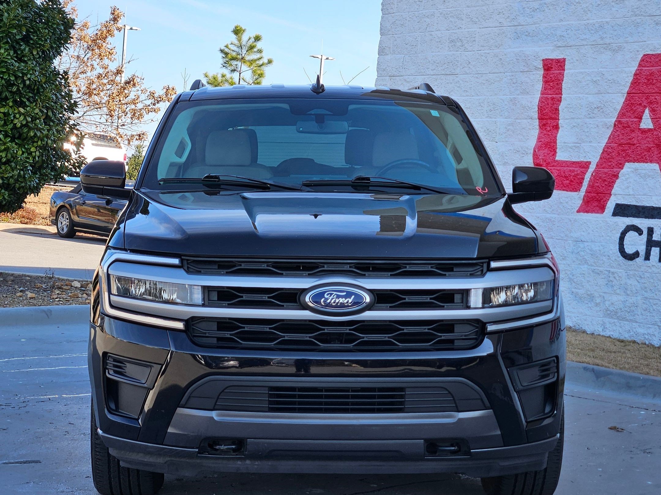 Used 2022 Ford Expedition Max XLT image 2