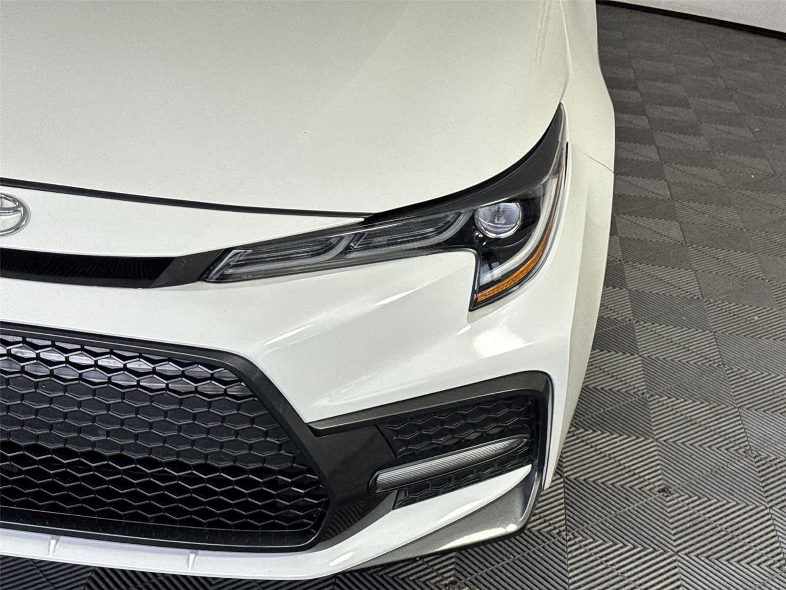 Used 2020 Toyota Corolla XSE FWD image 9