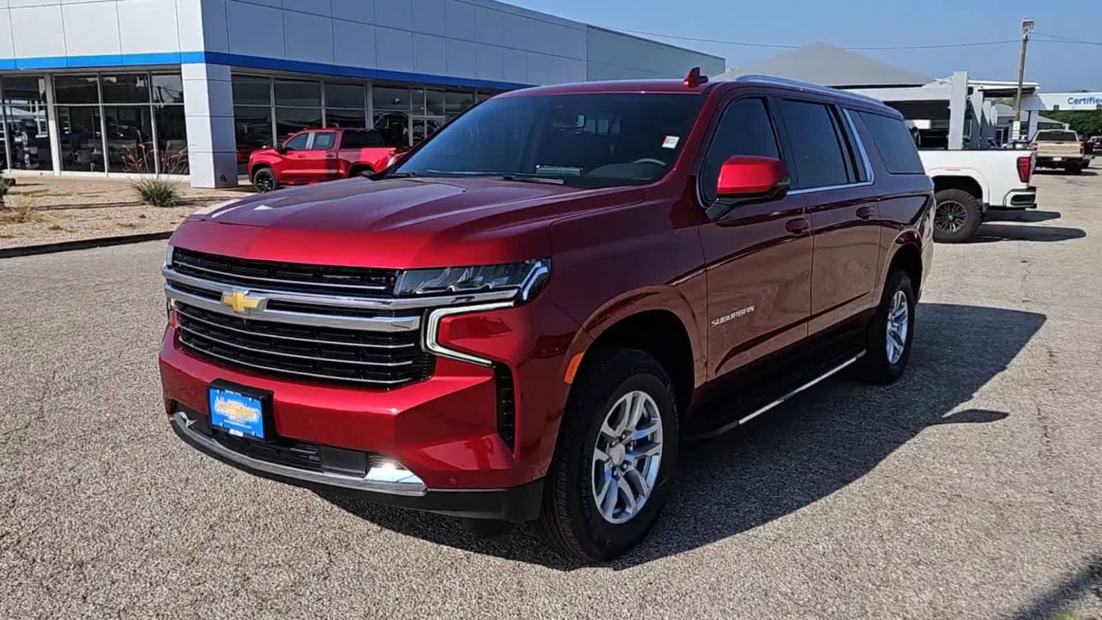 Used 2024 Chevrolet Suburban LT w/ Luxury Package AWD/4WD image 3