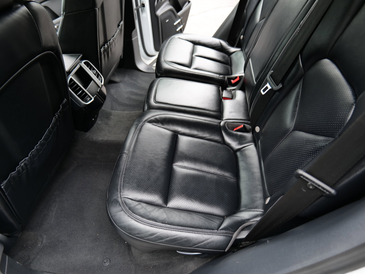 Used 2016 Porsche Cayenne image 47