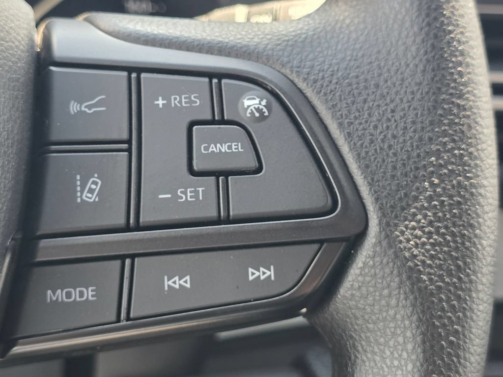 Used 2026 Toyota Sienna LE FWD image 36