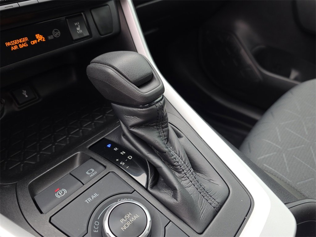 Used 2021 Toyota RAV4 XLE w/ Convenience Package image 38