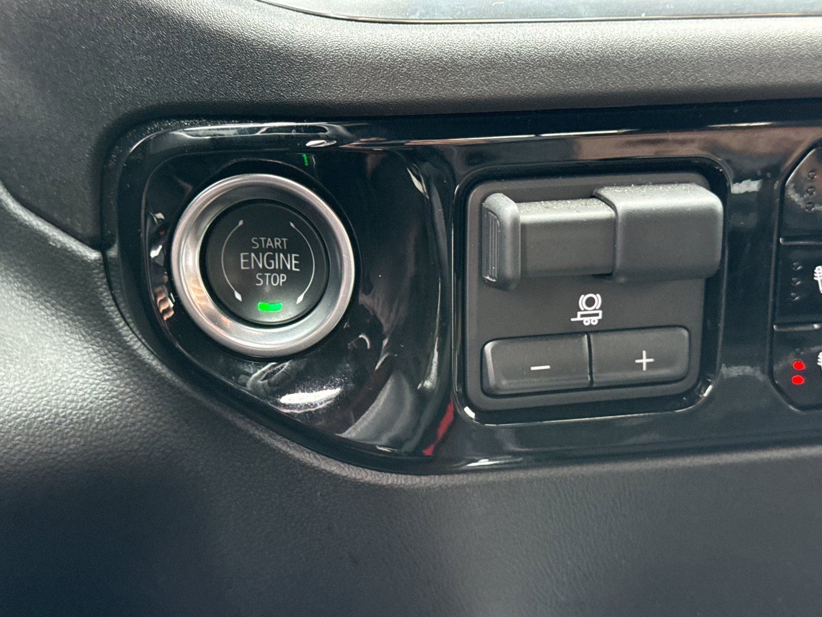 Used 2025 Chevrolet Silverado 3500 High Country w/ Technology Package image 26