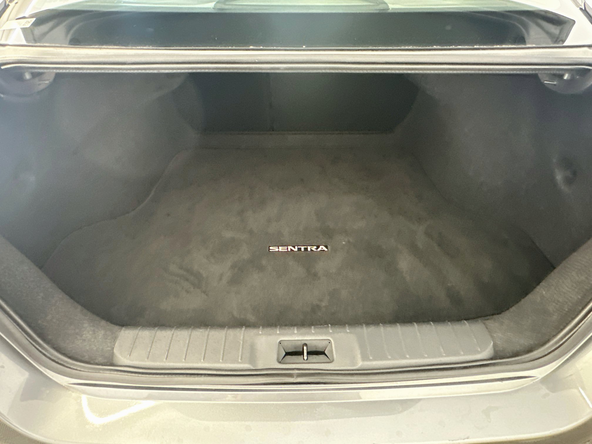 Used 2025 Nissan Sentra SR FWD image 29