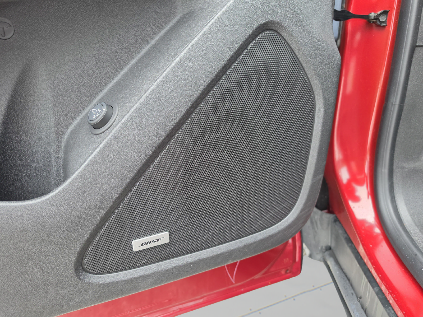 Used 2022 Chevrolet Equinox RS w/ RS Leather Package FWD image 25