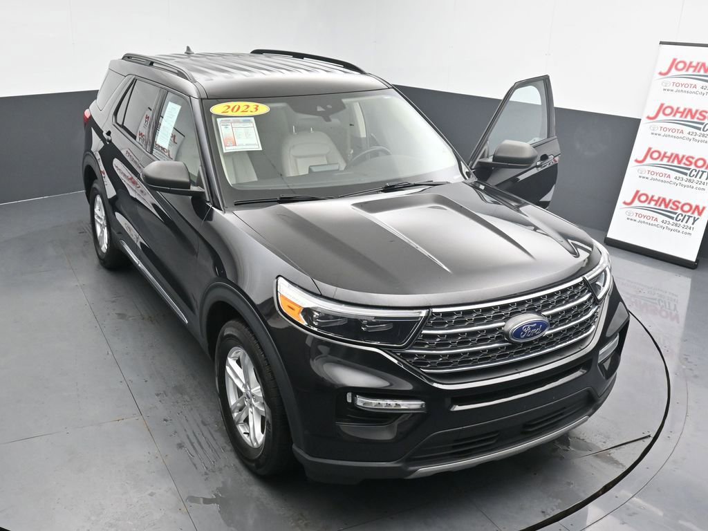 Used 2023 Ford Explorer XLT w/ Equipment Group 202A image 27