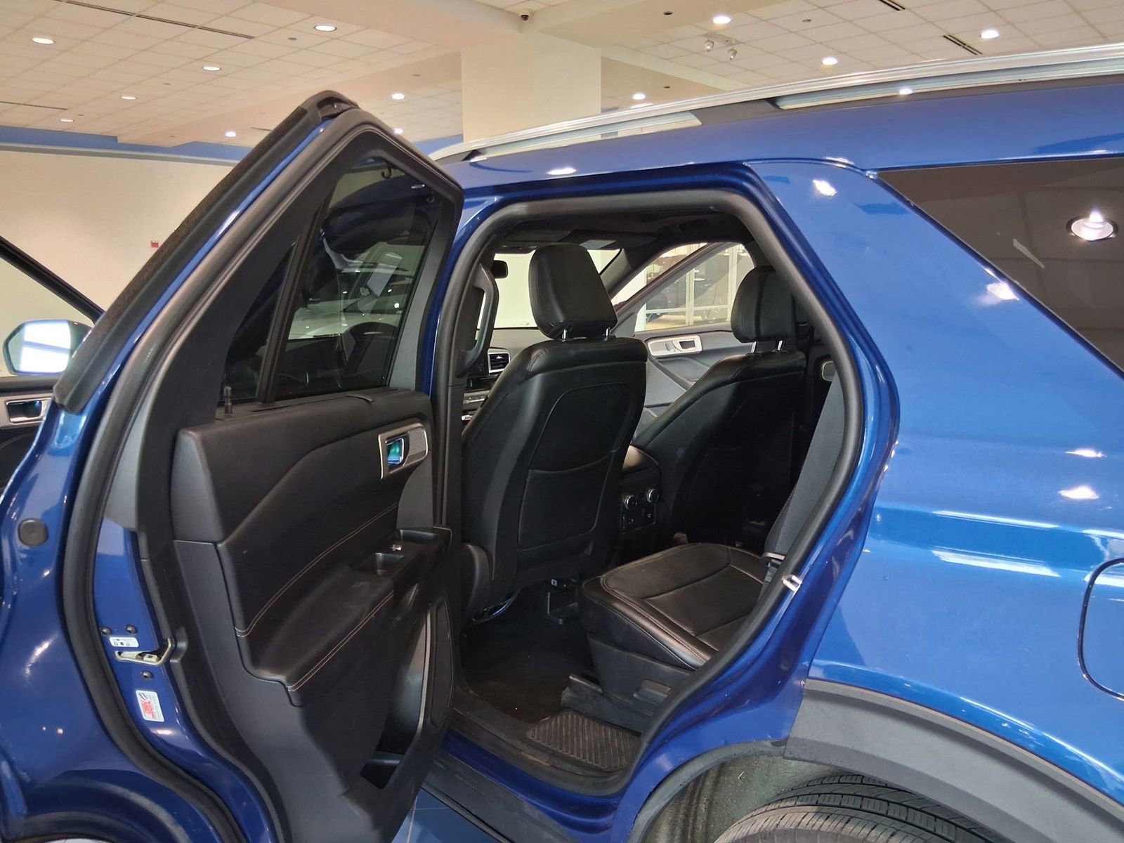 Used 2020 Ford Explorer Limited w/ Hybrid Equipment Group 310A image 9