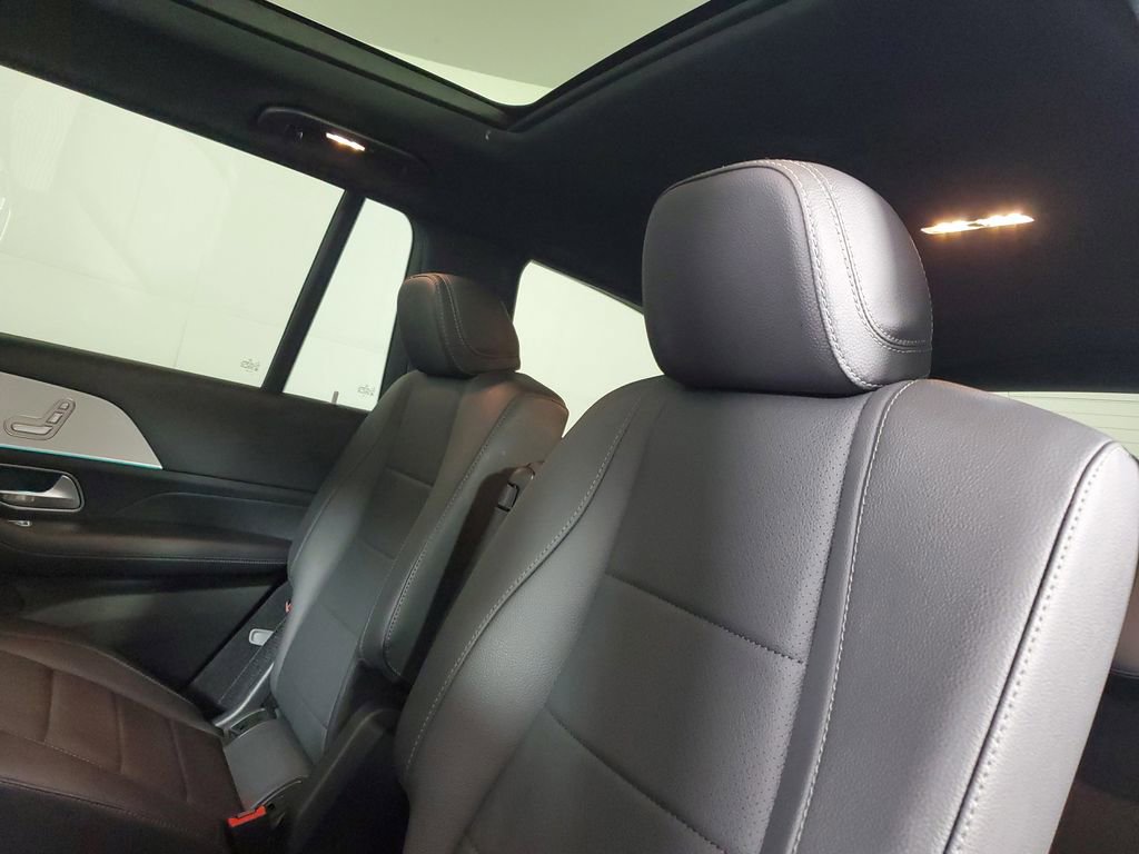 Used 2025 Mercedes-Benz GLS 450 4MATIC image 13