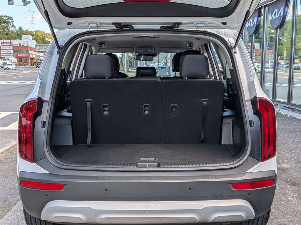 Certified 2022 Kia Telluride LX image 9