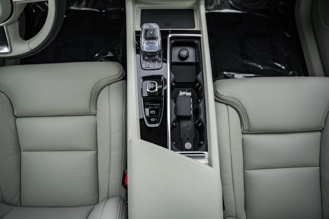 New 2026 Volvo XC60 B5 Ultra w/ Protection Package Premier image 26