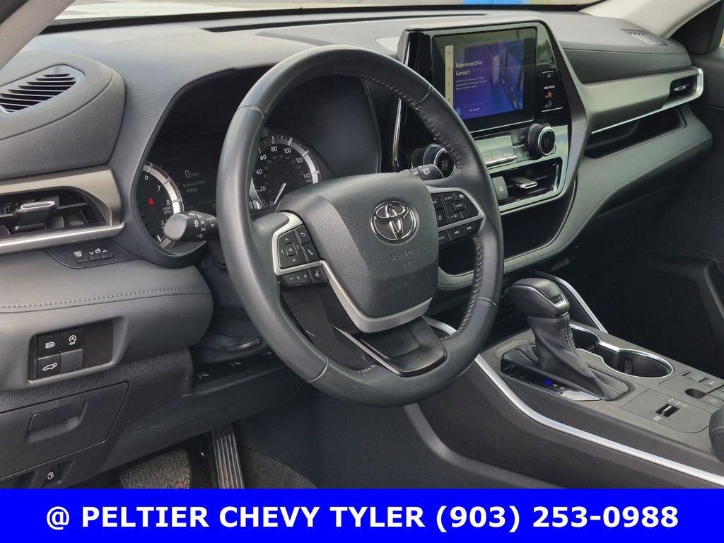 Used 2023 Toyota Highlander LE FWD image 30