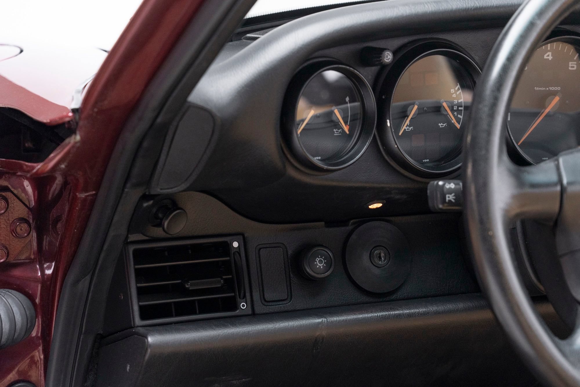 Used 1998 Porsche 911 Carrera RWD image 15