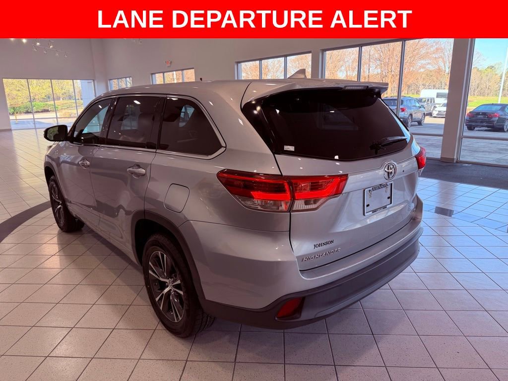 Used 2018 Toyota Highlander Plus FWD image 6