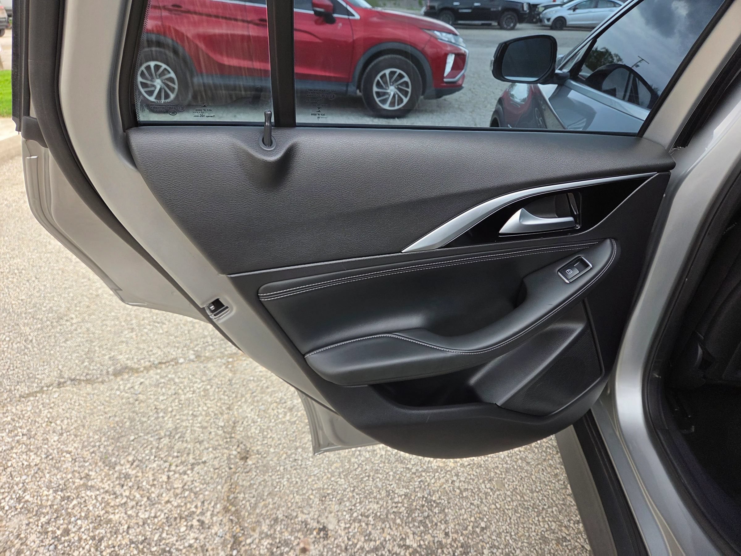Used 2018 INFINITI QX30 AWD image 16