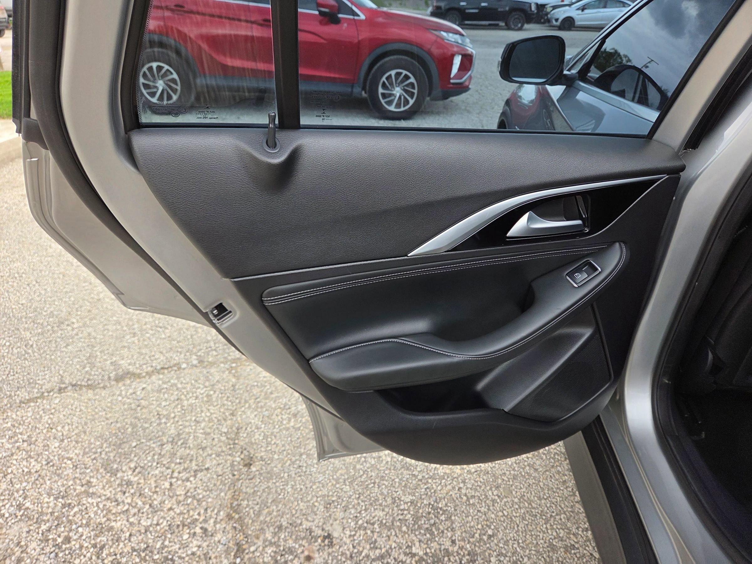 Used 2018 INFINITI QX30 AWD image 16