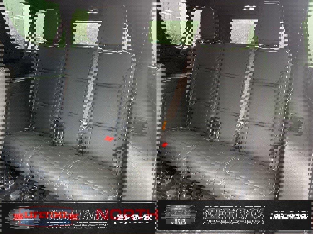 Used 2025 Chevrolet Suburban Premier image 15