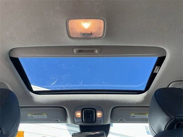 Used 2021 Hyundai Elantra Limited image 33