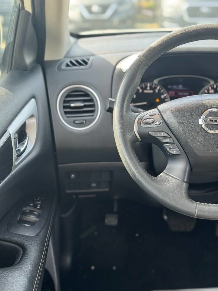 Used 2018 Nissan Pathfinder SV AWD/4WD image 15