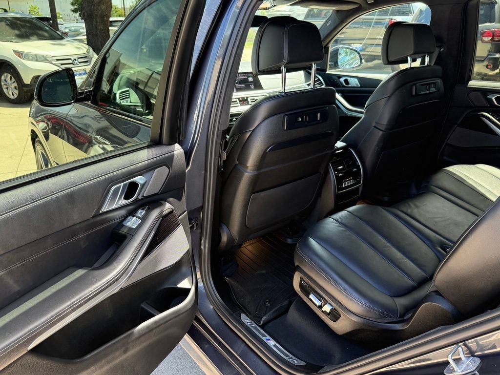 Used 2020 BMW X7 xDrive40i w/ M Sport Package AWD/4WD image 14