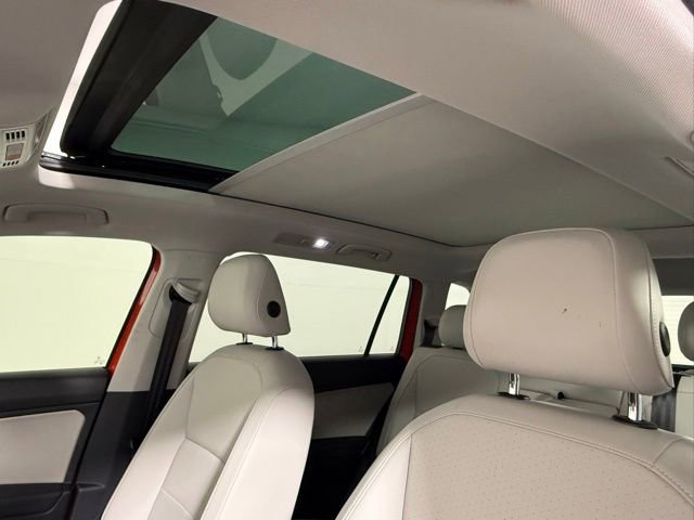 Used 2018 Volkswagen Tiguan SE w/ Panoramic Sunroof Package FWD image 32