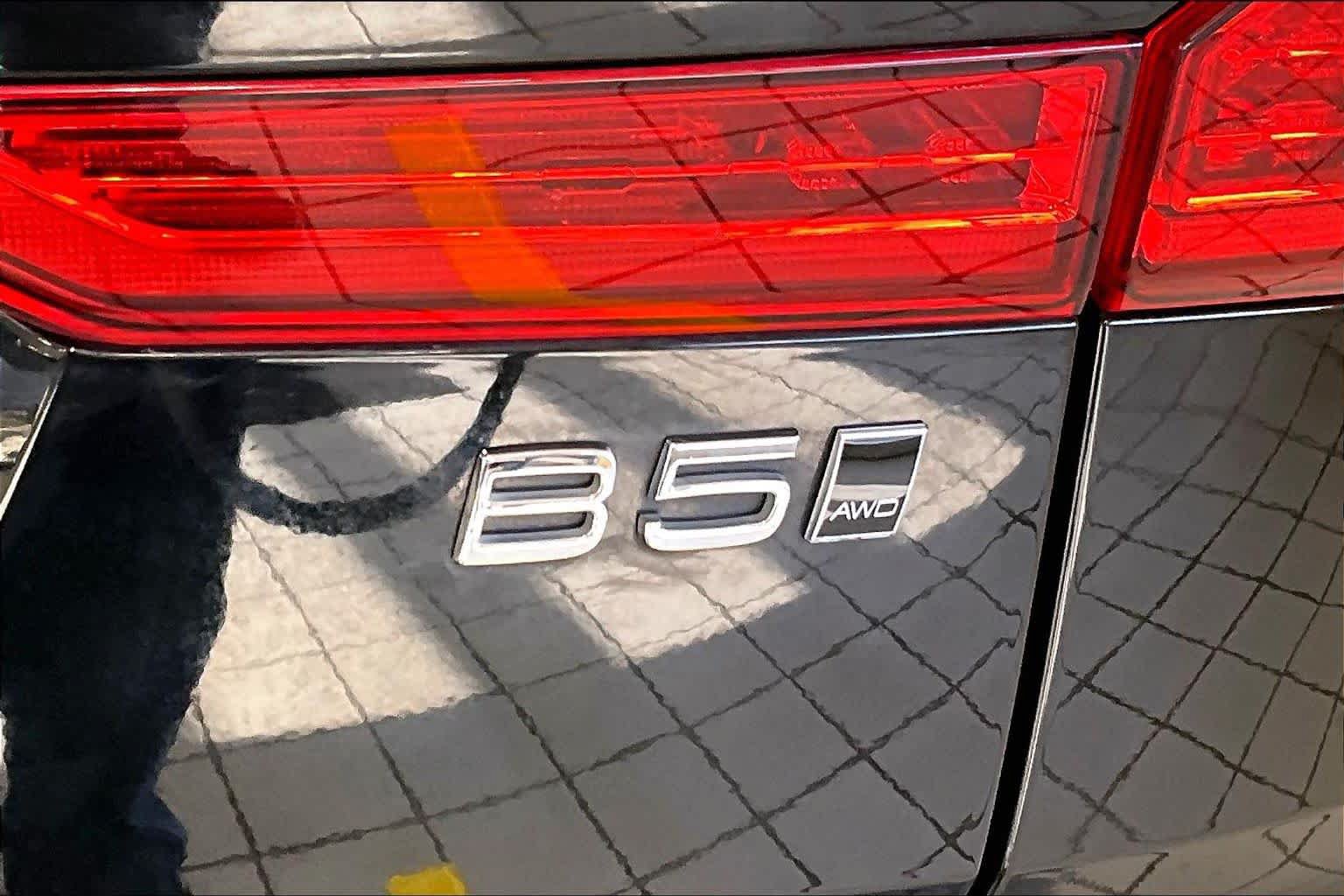 Certified 2024 Volvo XC60 B5 Plus w/ Protection Package Premier AWD/4WD image 10