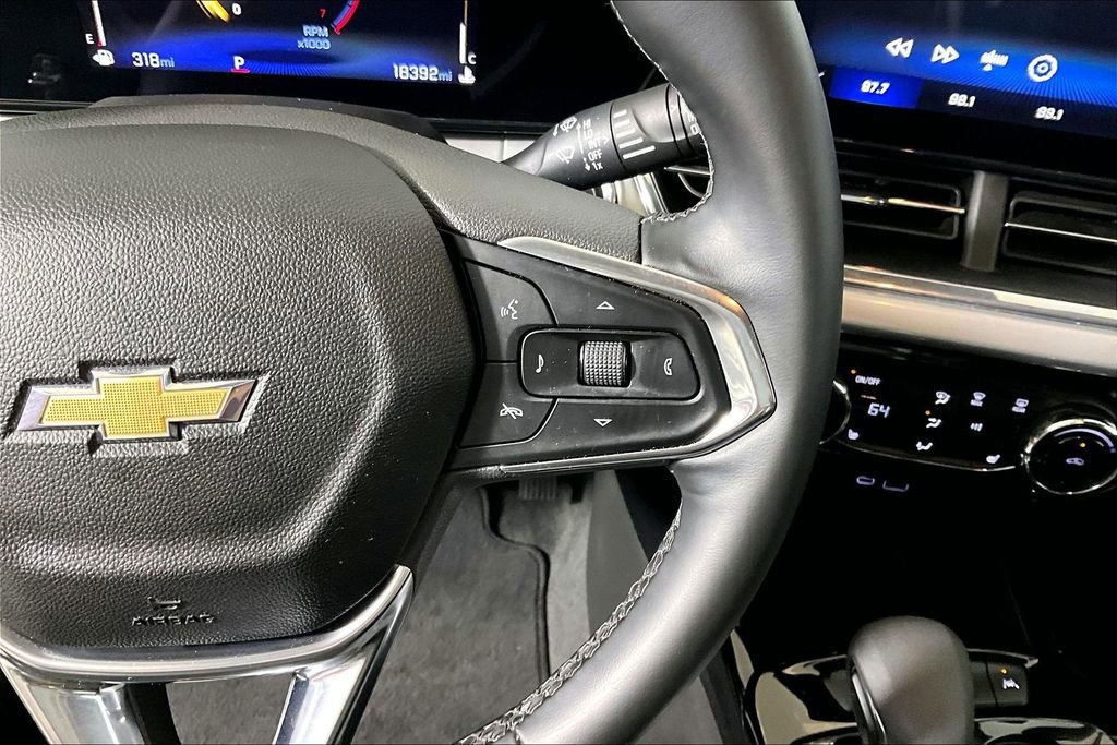 Used 2025 Chevrolet Trax LT w/ LT Convenience Package image 15