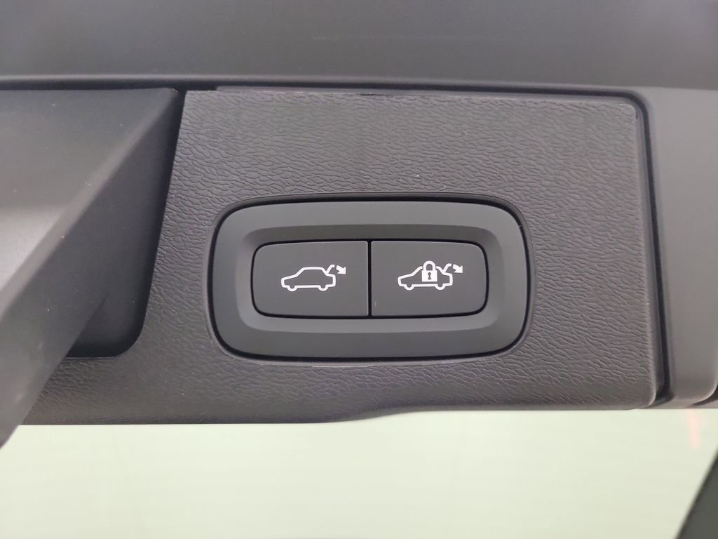 New 2026 Volvo XC60 B5 Plus w/ Protection Package Premier AWD/4WD image 11