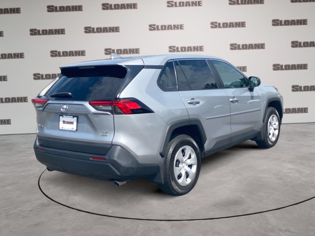 Used 2024 Toyota RAV4 LE AWD/4WD image 5