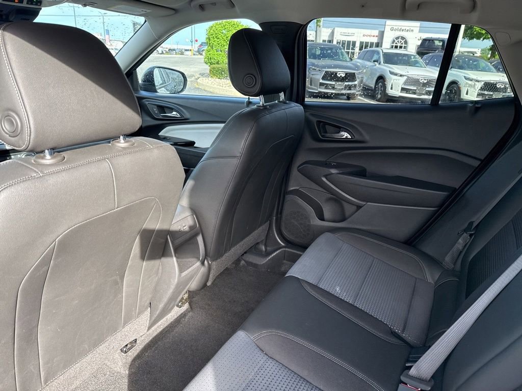 Used 2025 Chevrolet Trax LT w/ LT Convenience Package FWD image 28