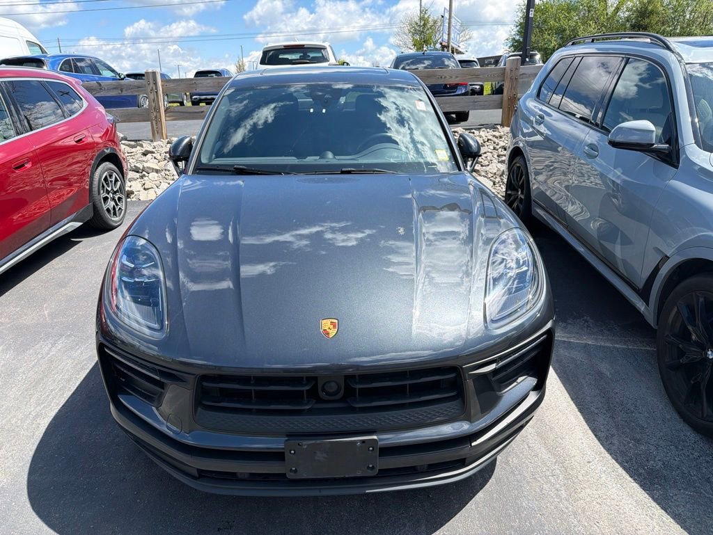 Used 2023 Porsche Macan AWD/4WD image 2