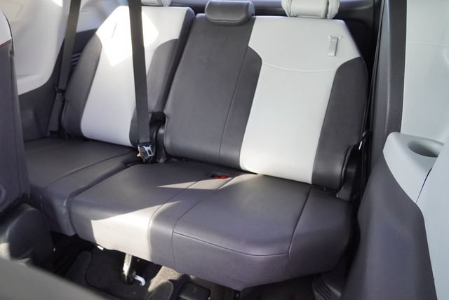 Used 2023 Toyota Sienna XSE FWD image 18