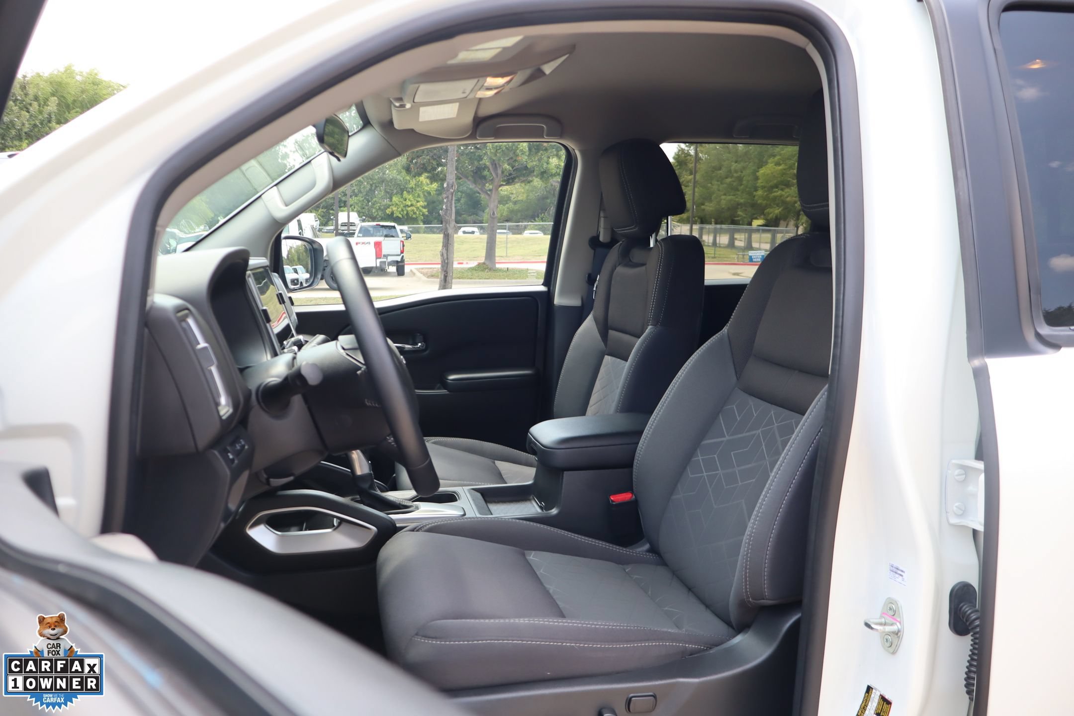 Used 2025 Nissan Frontier SV w/ SV Convenience Package RWD image 11