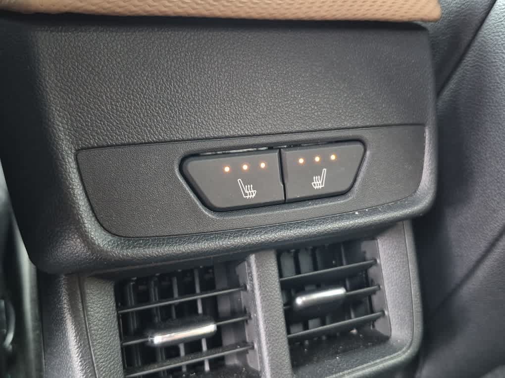Used 2025 Chevrolet Equinox ACTIV w/ Safety and Technology Package FWD image 8