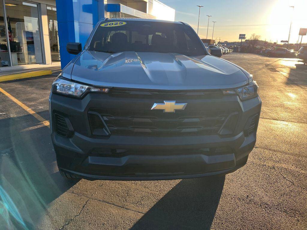 Used 2025 Chevrolet Colorado W/T w/ WT Convenience Package II image 6