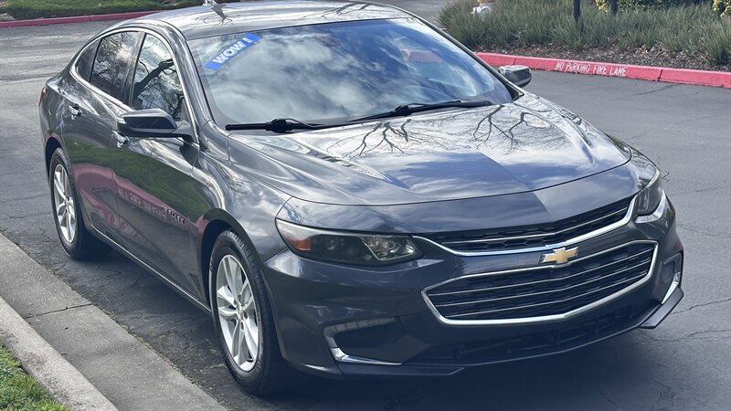 Used 2017 Chevrolet Malibu LT FWD image 4