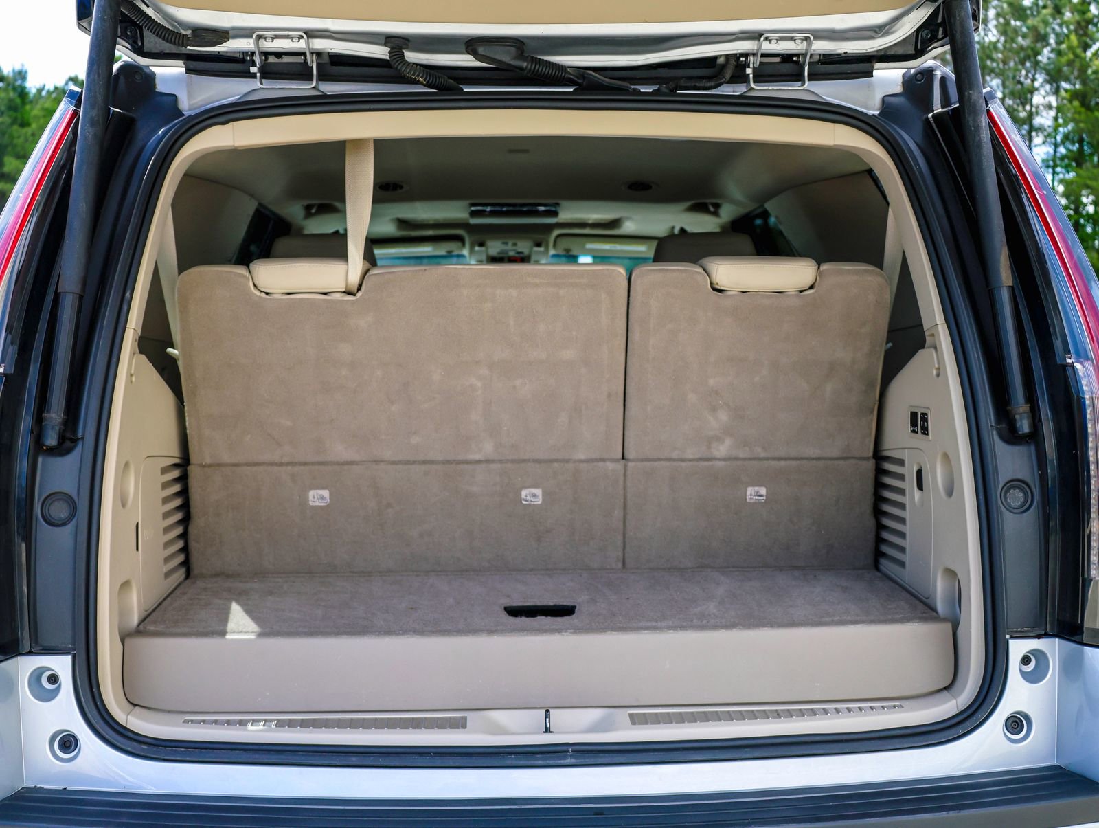 Used 2020 Cadillac Escalade Luxury image 8