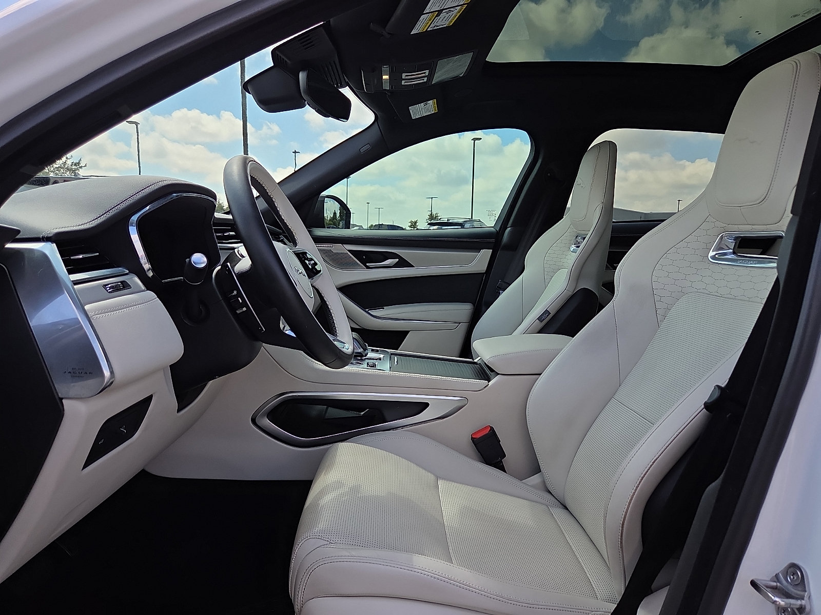 Used 2025 Jaguar F-PACE R-Dynamic S AWD/4WD image 15